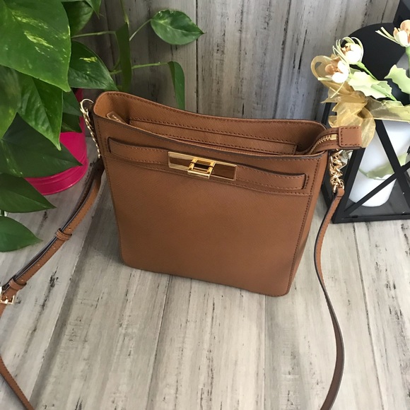 Michael Kors Hamilton Messenger Bag - Picture 2 of 7